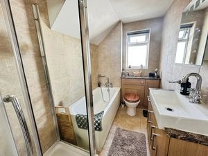 Pyfleet Close - click for photo gallery